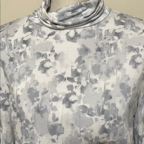 White House Black Market New Turtleneck size Large - Picture 2 of 6